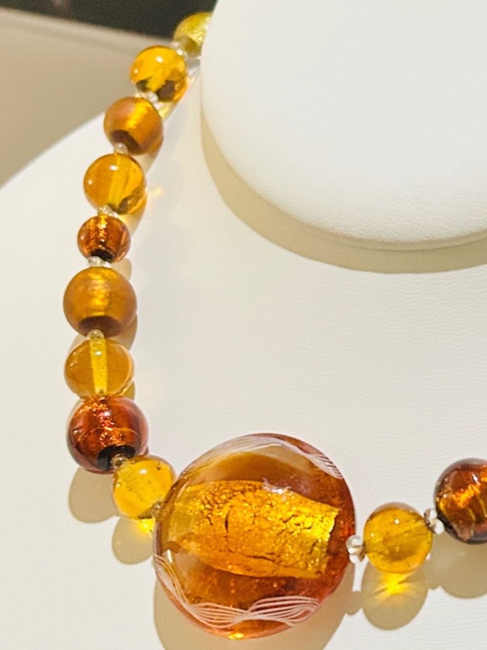 Striking Antica Murrina Venetian Murano Glass Gold Foil beaded necklace - Picture 13 of 14